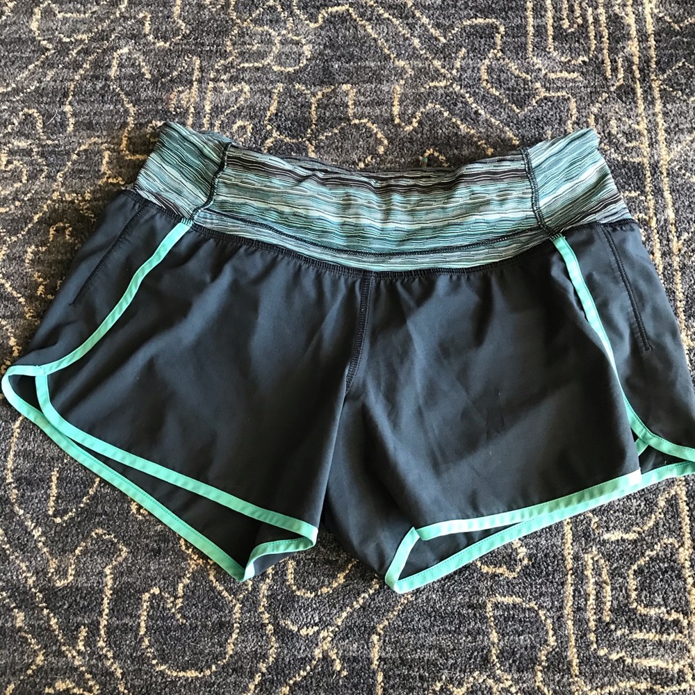 Lululemon run times running shorts size 4 blue